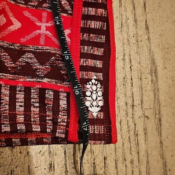 Tribal Aztec Print Crop Top Size M/L NWOT Never Worn - Picture 5 of 7